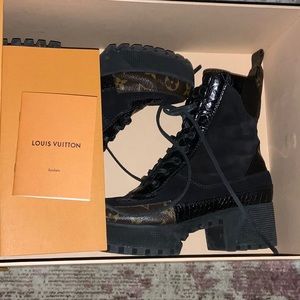 Louis Vuitton desert boots 36